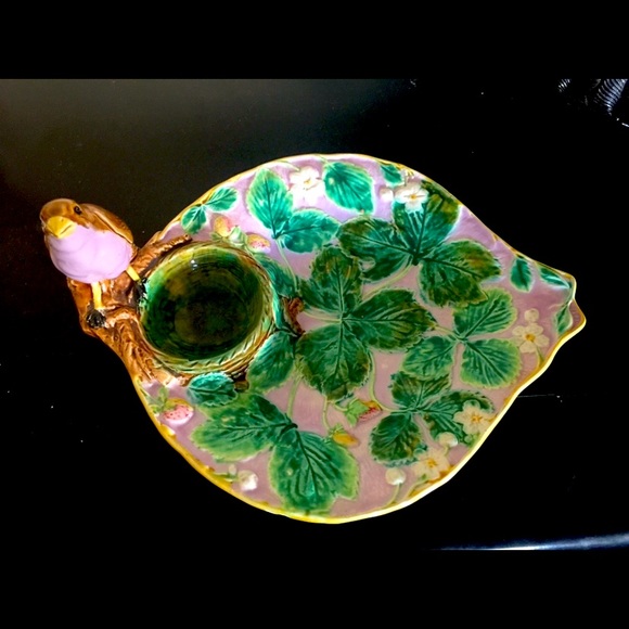 George Jones Majolica Strawberry Dish - Picture 4 of 5